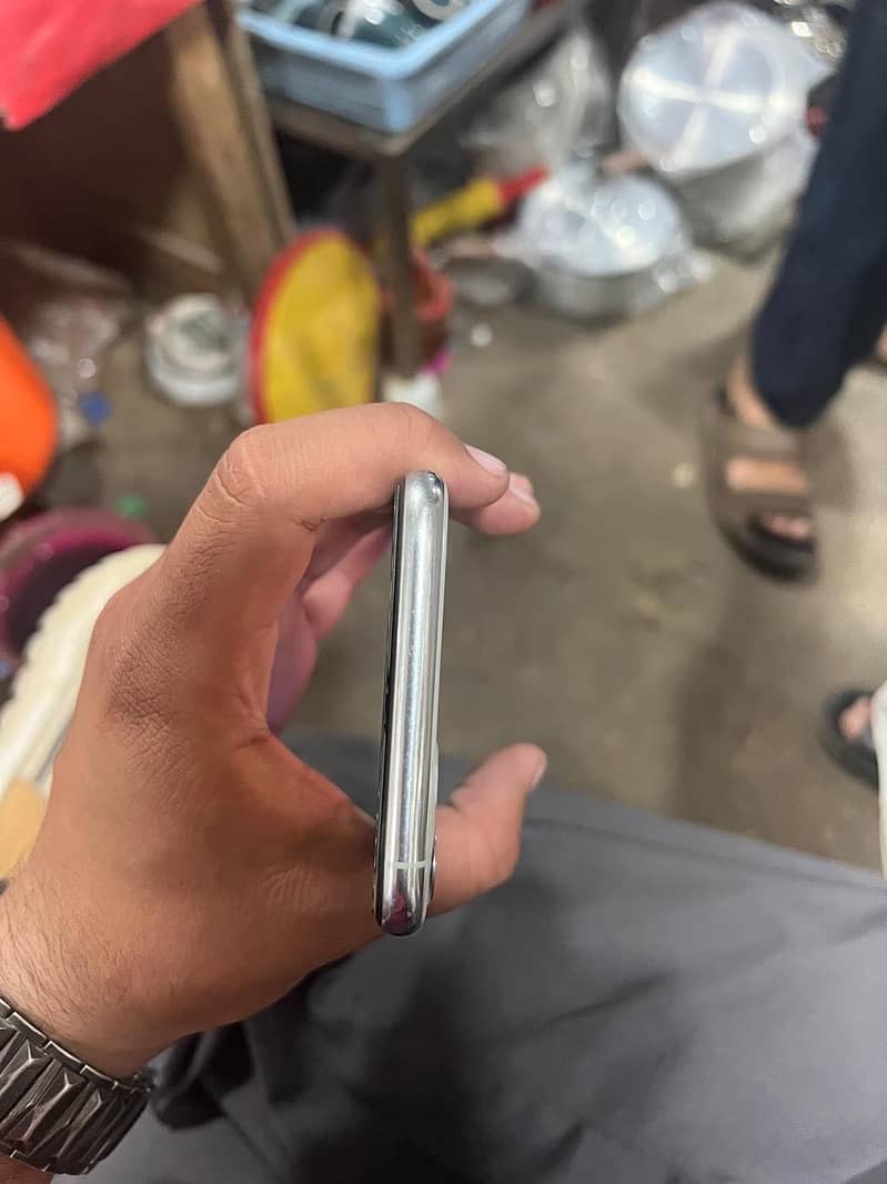 Apple iPhone 11 Pro Max 2