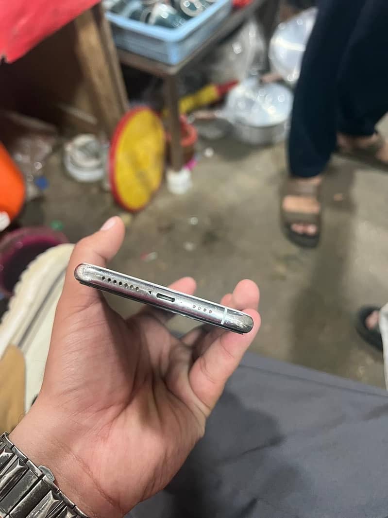 Apple iPhone 11 Pro Max 3