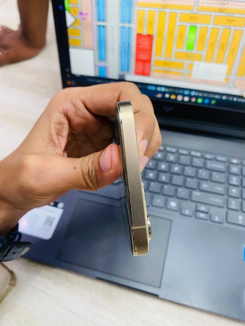 Apple iPhone 12 Pro Max 4