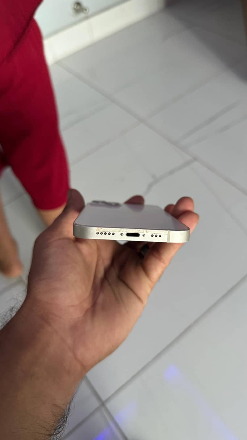 Apple iPhone 13 2