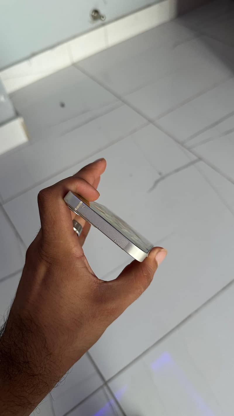 Apple iPhone 13 4
