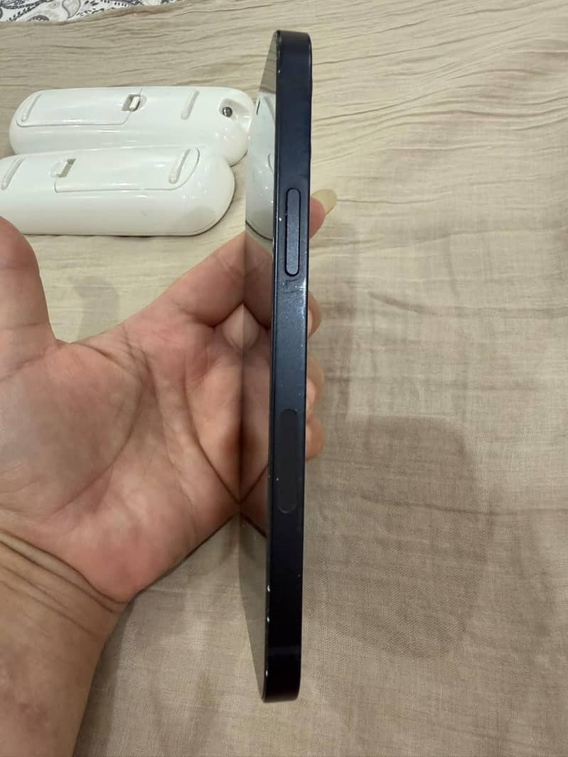 Apple iPhone 12 3