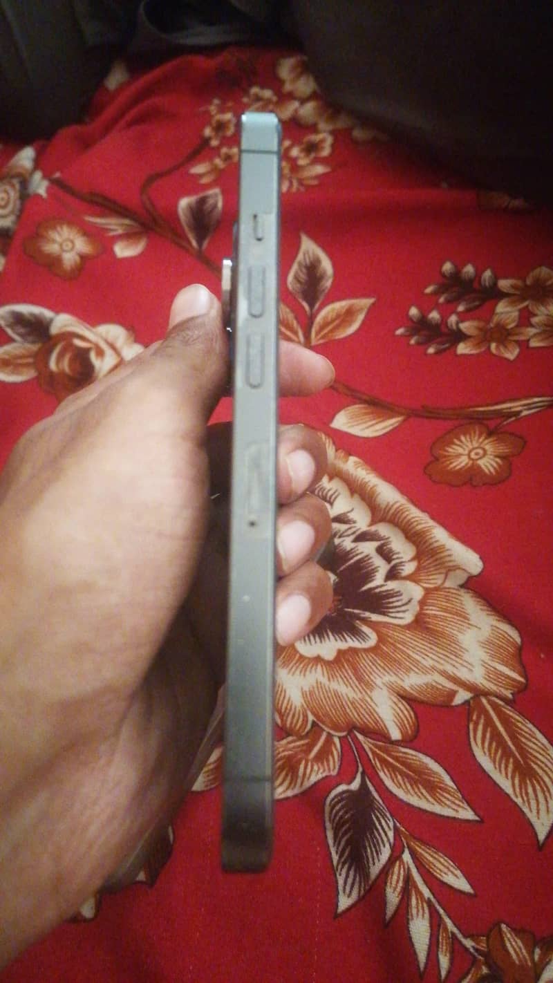 Apple iPhone 13 Pro 2