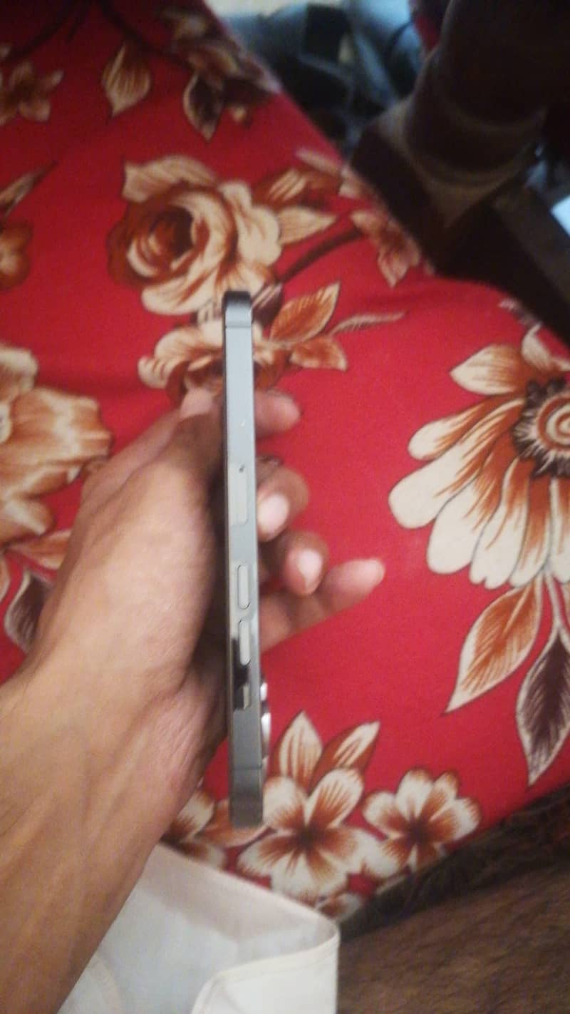 Apple iPhone 13 Pro 8
