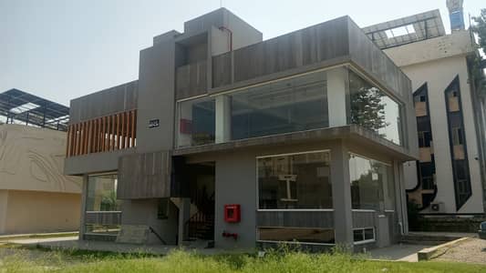 PRIME COMMERCIAL SPACE FOR RENT IN F-11 MARKAZ