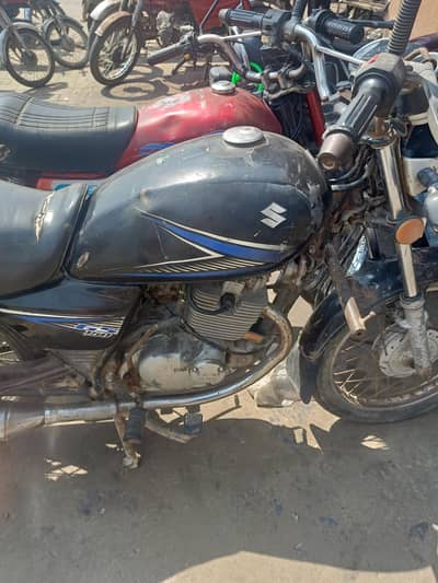 Suzuki 150 black colour