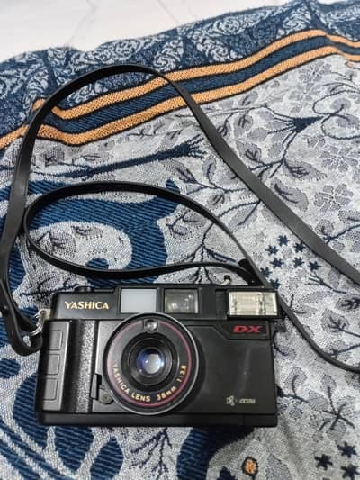 Yashica DX MF-2 Super film camera with case