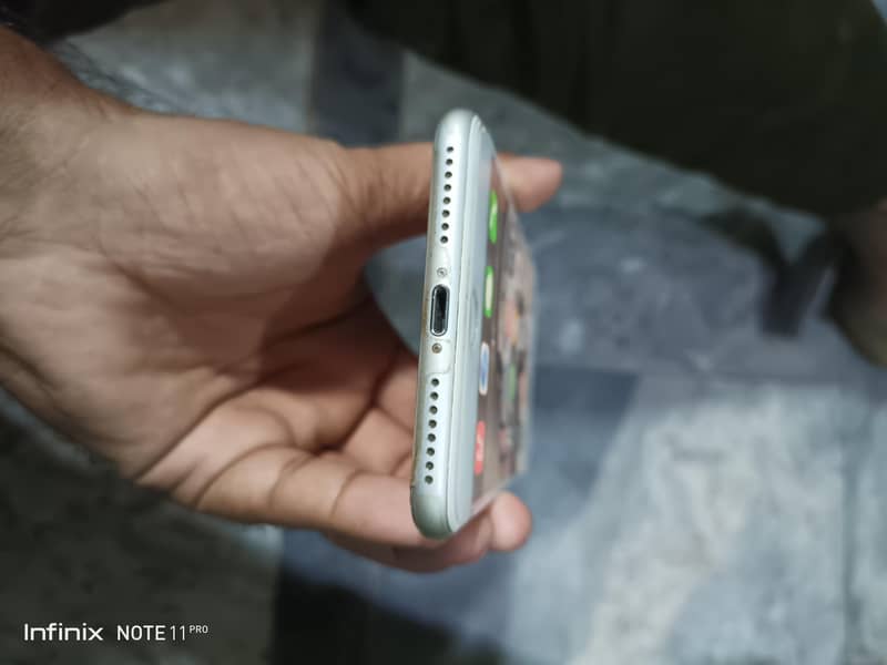 Apple iPhone 8 Plus 0