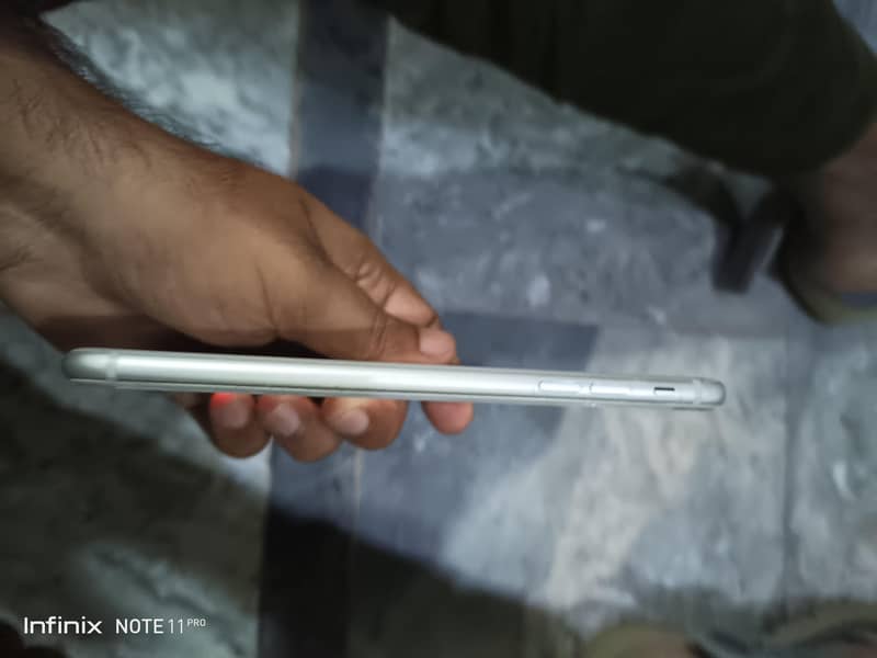 Apple iPhone 8 Plus 1