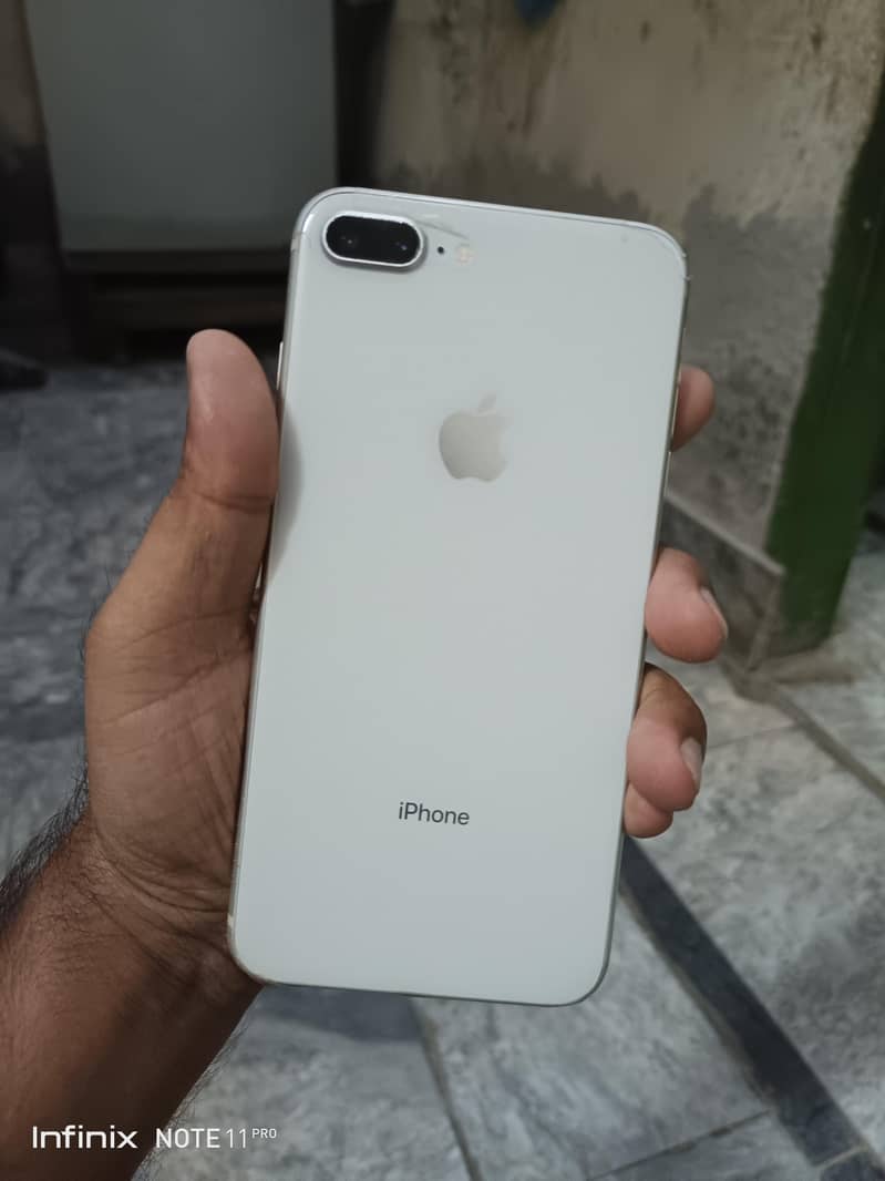 Apple iPhone 8 Plus 3