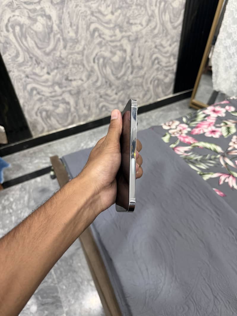 Apple iPhone 13 Pro 1