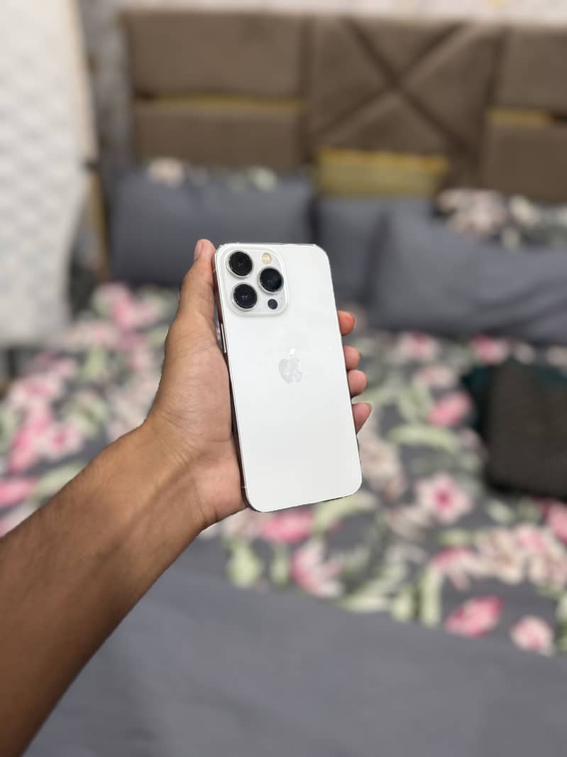 Apple iPhone 13 Pro 0