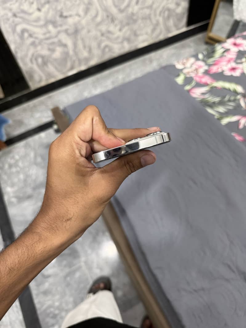 Apple iPhone 13 Pro 4