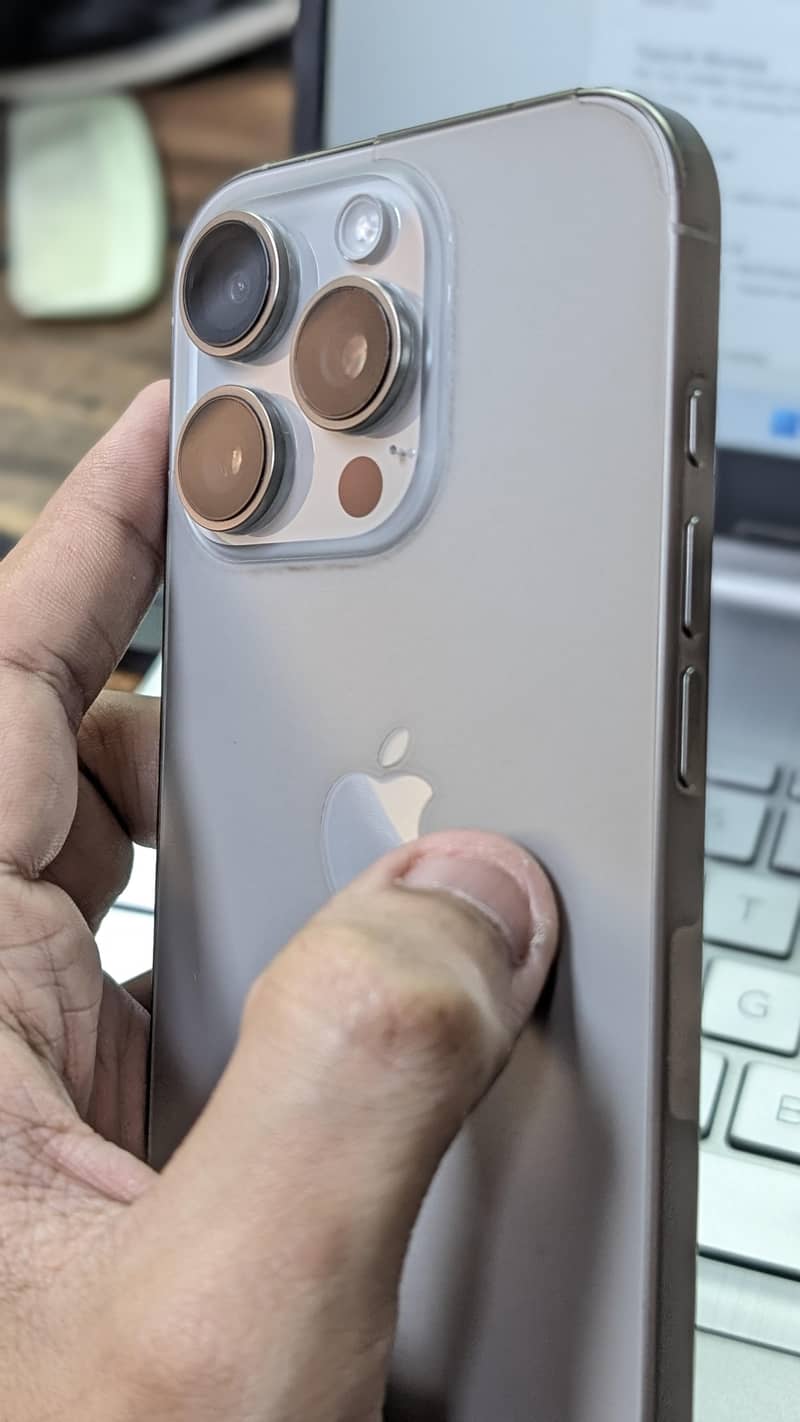 Apple iPhone 16 Pro 1