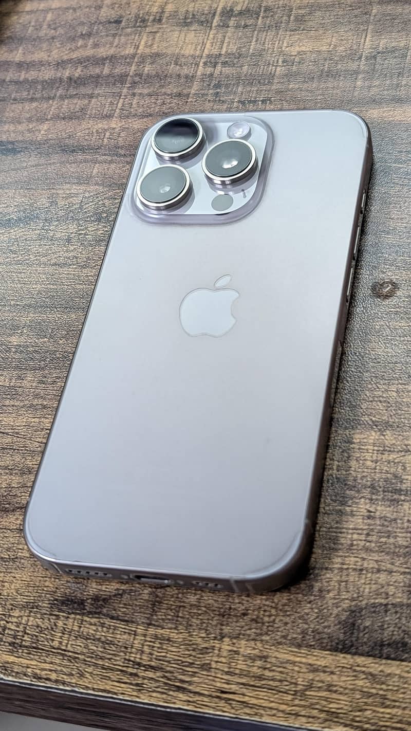 Apple iPhone 16 Pro 6