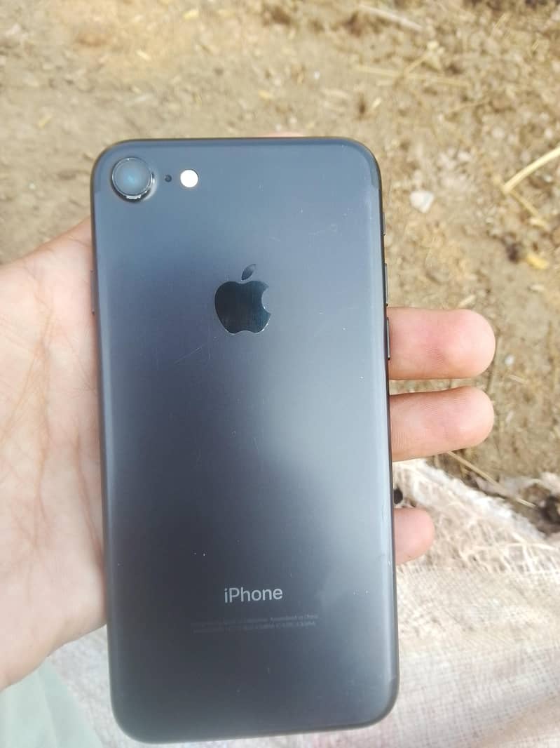 Apple iPhone 7 2