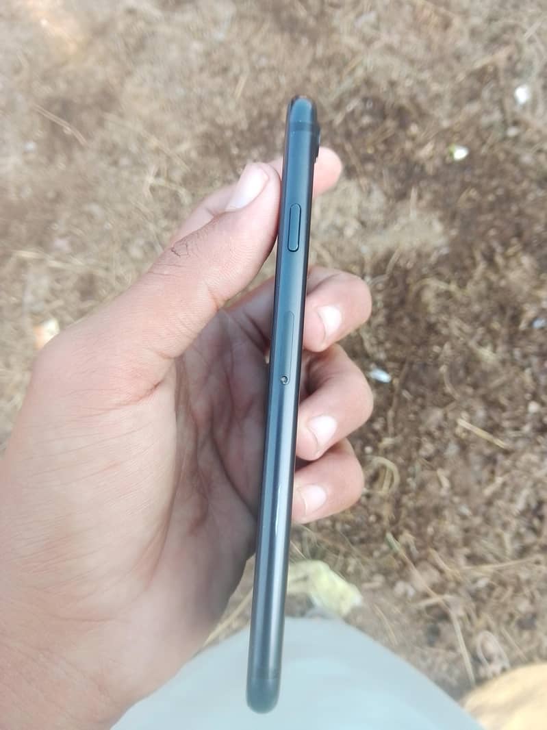 Apple iPhone 7 3