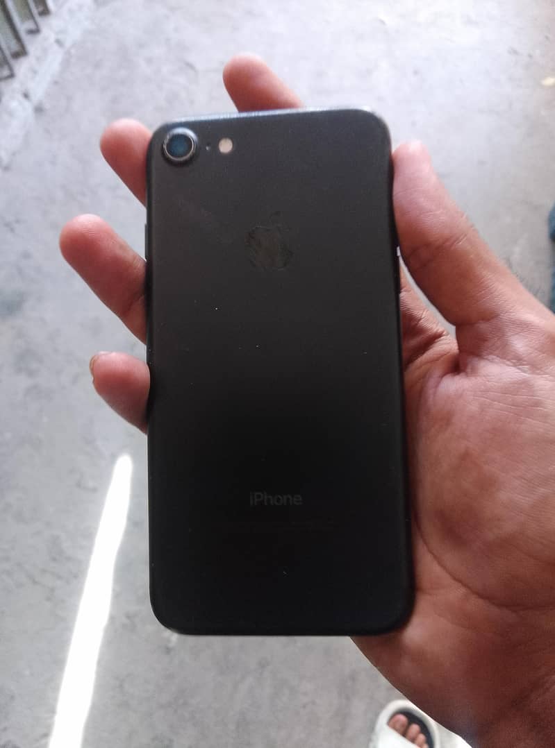 Apple iPhone 7 0