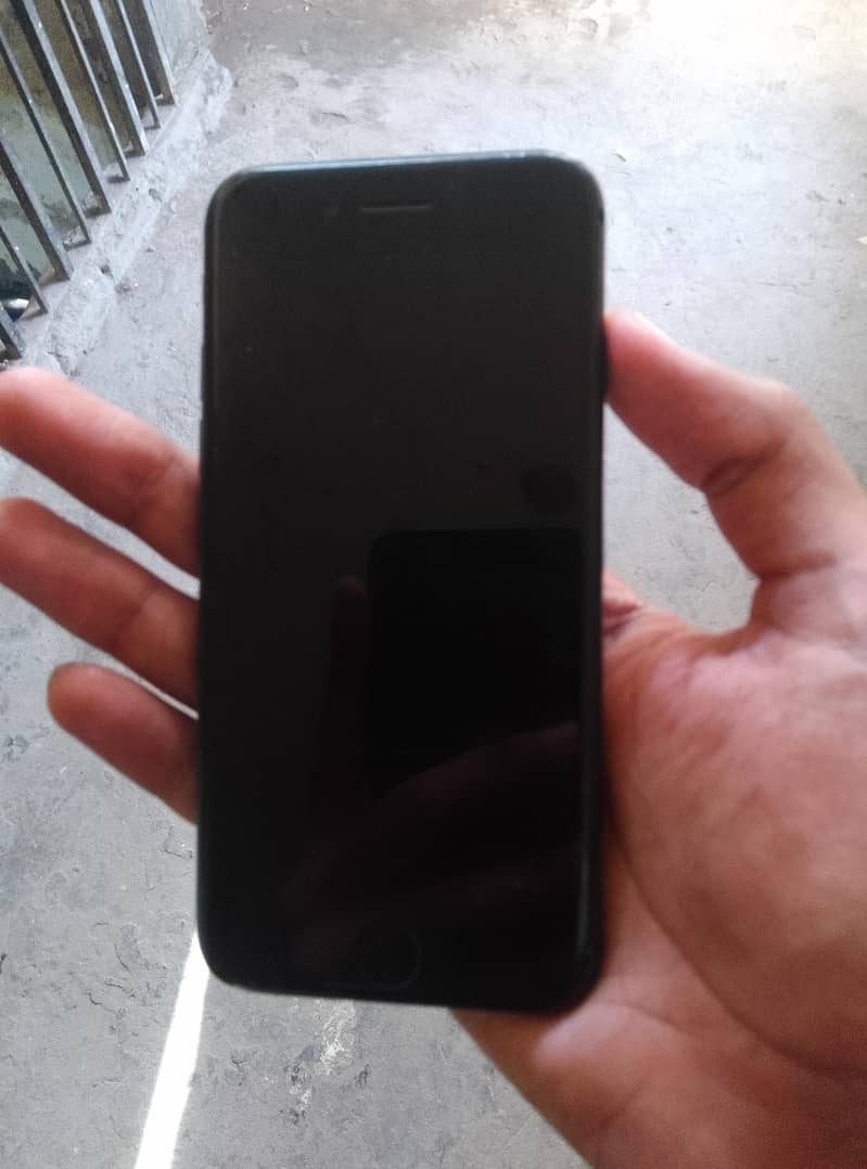 Apple iPhone 7 1