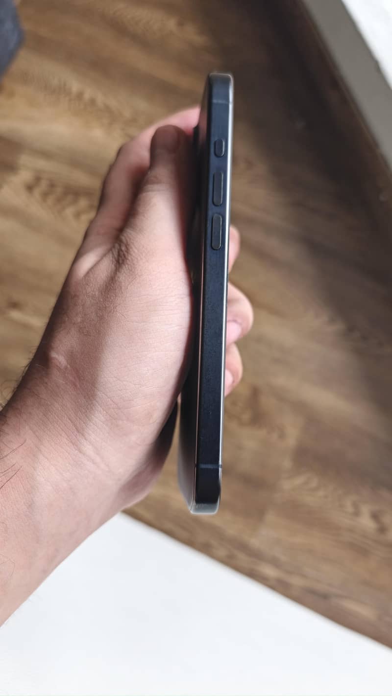 Apple iPhone 15 Pro 2