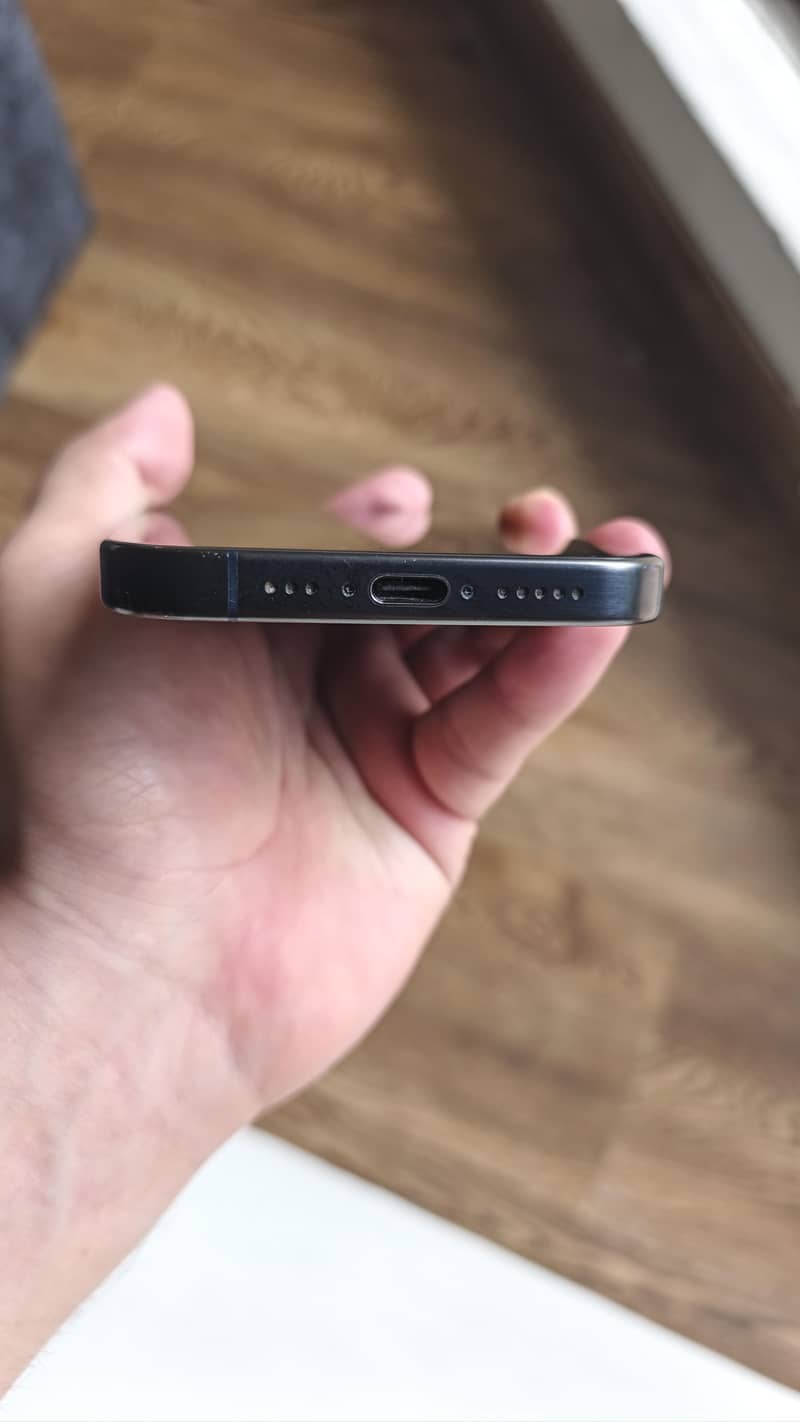 Apple iPhone 15 Pro 4