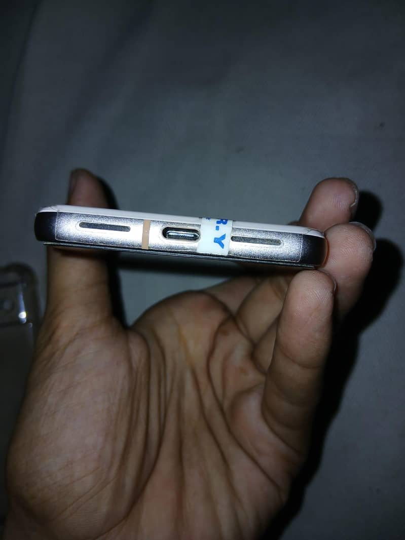 Google Pixel 8 4