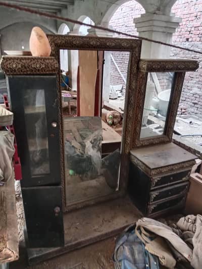 Dresser In a Good Condition (Just Mirror Need To Be Changed)