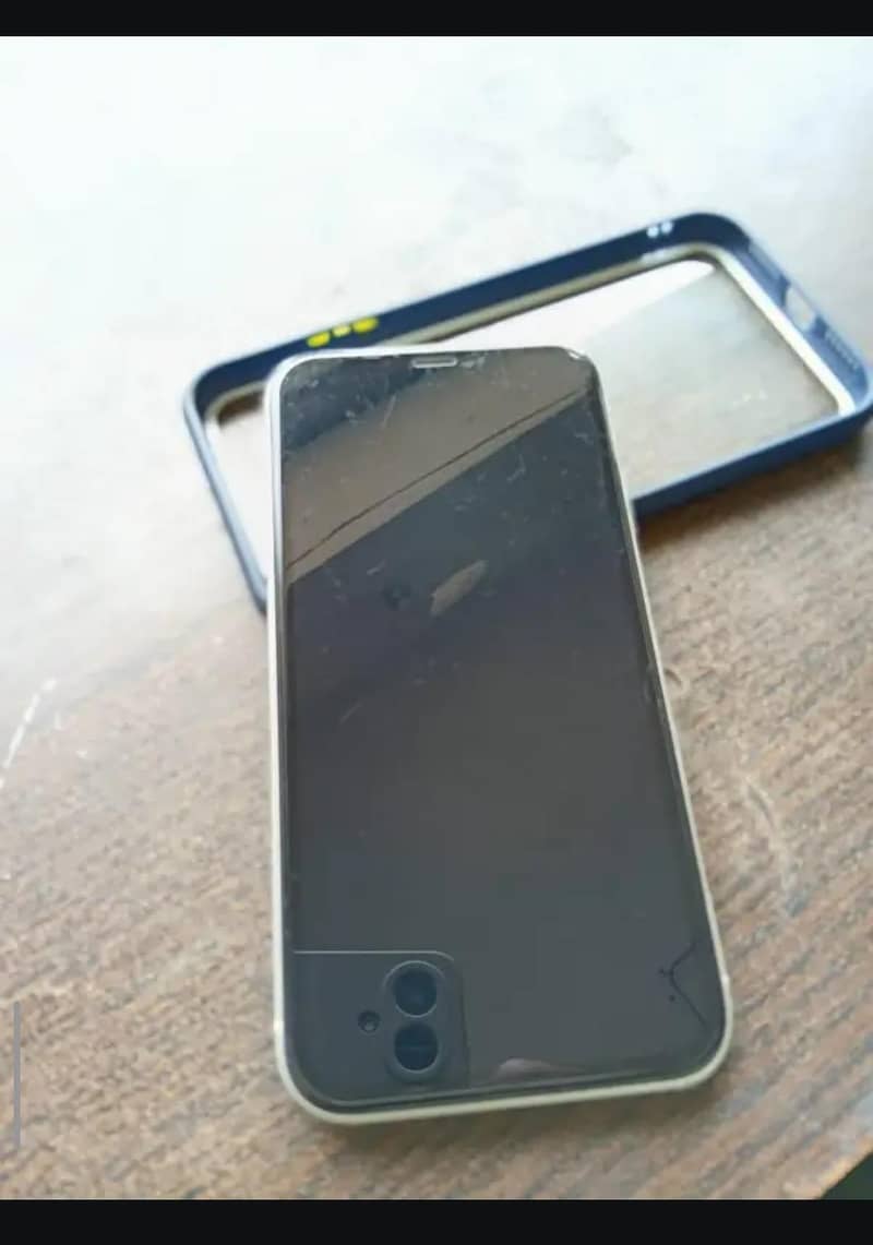 Apple iPhone 11 4
