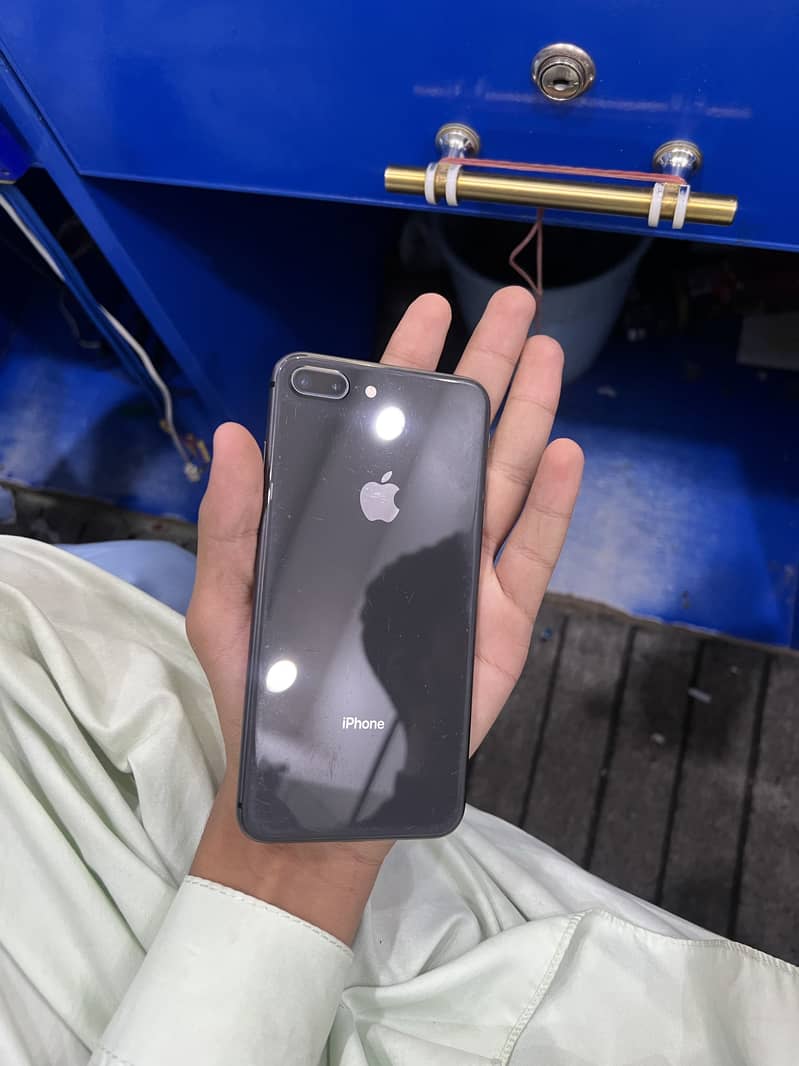 Apple iPhone 8 Plus 2
