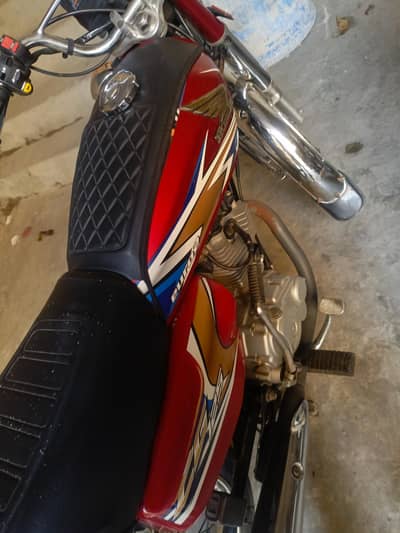 HONDA CG125 BRAND NEW CONDITION. 23900 KM DRIVEN.