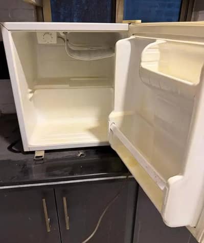 LG BEDROOM SINGLE DOOR FRIDGE