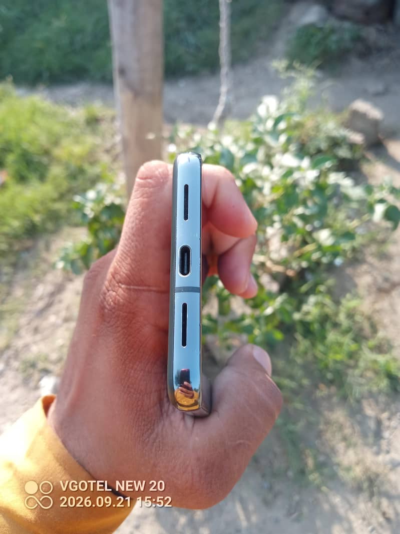 Google Pixel 8 Pro 13