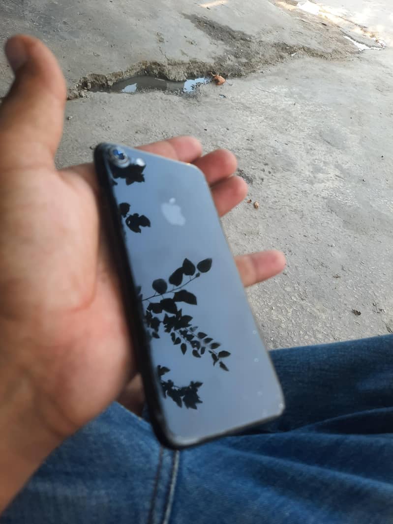 Apple iPhone 7 1