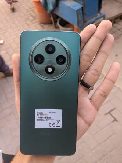 OPPO Reno12 F