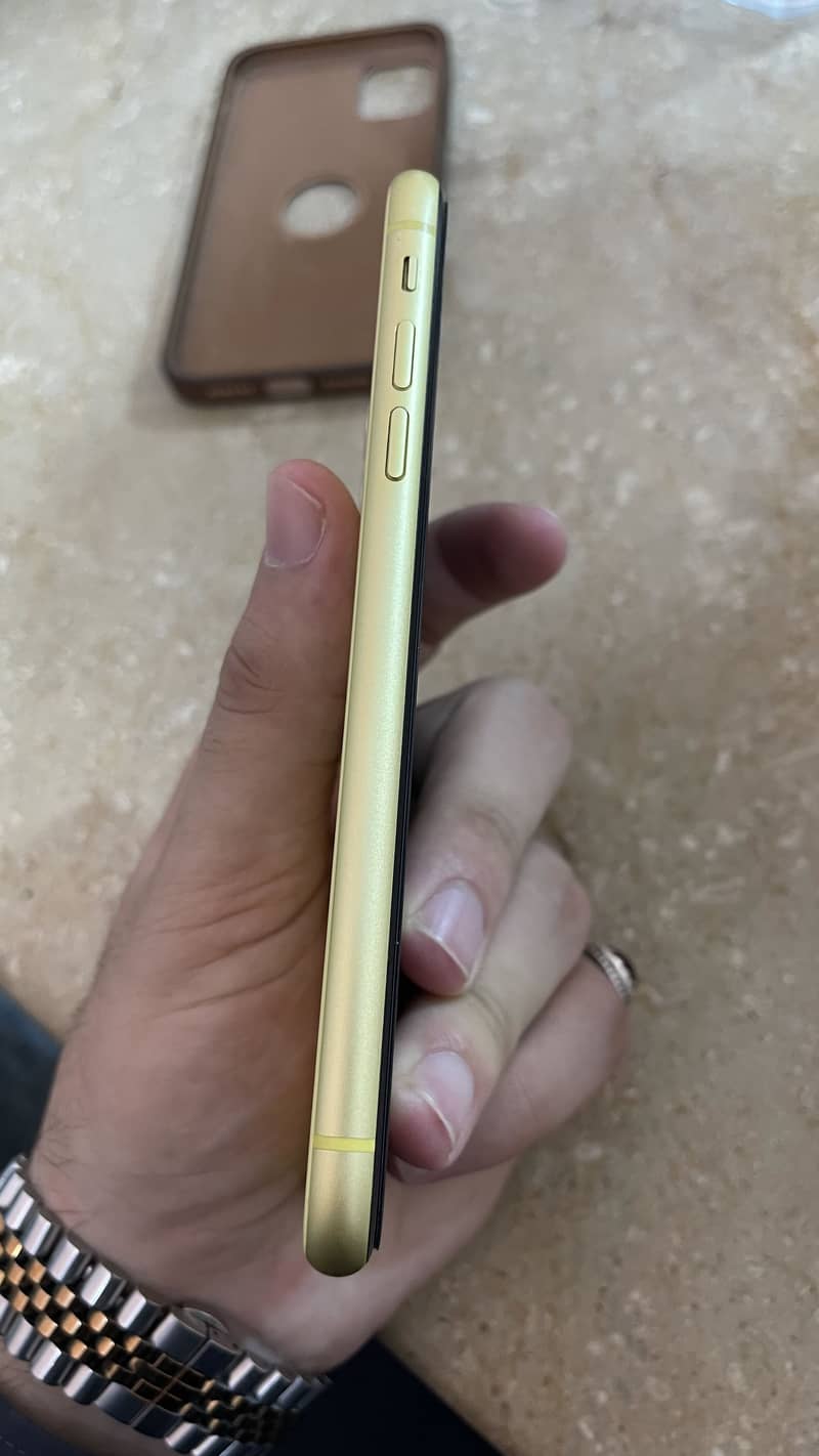 Apple iPhone 11 3
