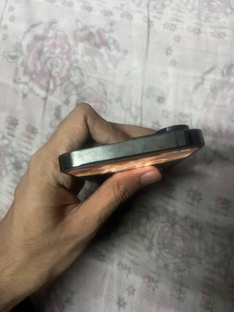 Apple iPhone 13 Pro 4