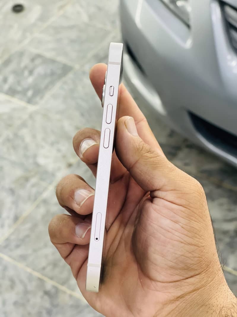 Apple iPhone 14 3