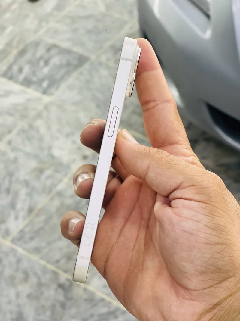Apple iPhone 14 4