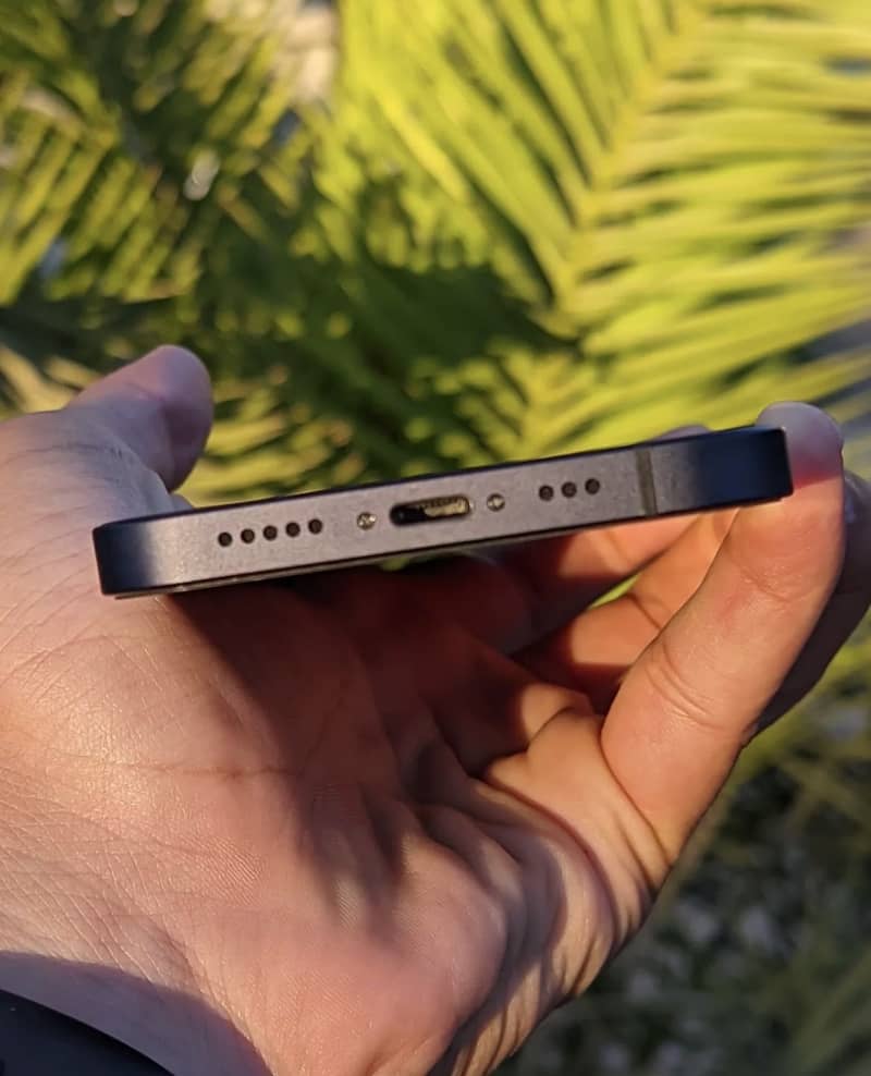 Apple iPhone 12 4