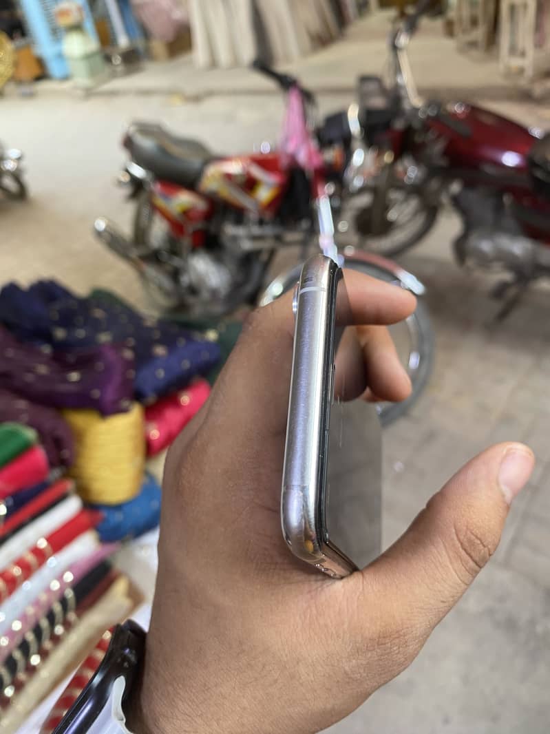 Apple iPhone 11 Pro 1