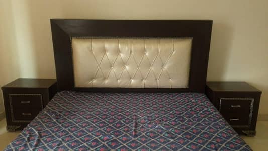 Luxury King Size Bed Set – Stylish Wooden Design with Side Tables