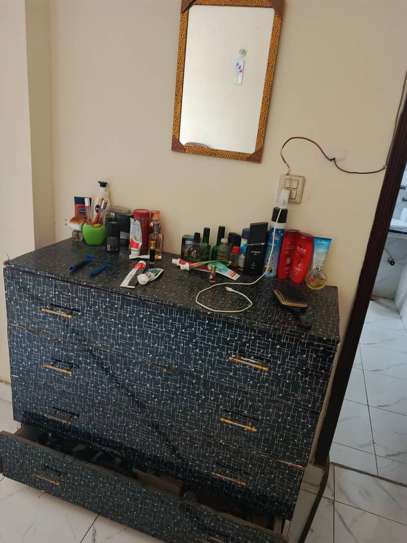لکڑی کے دراز اچھی حالت میں براے فروخت 0