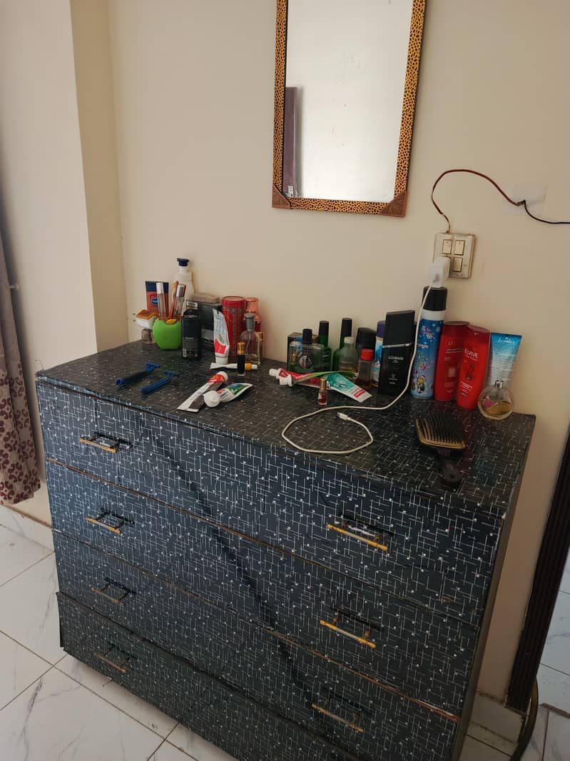 لکڑی کے دراز اچھی حالت میں براے فروخت 3