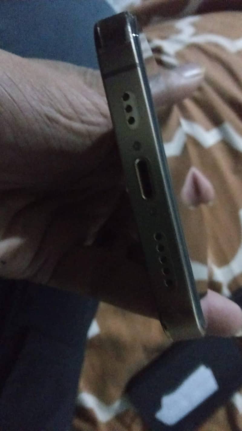 Apple iPhone 13 Pro 3
