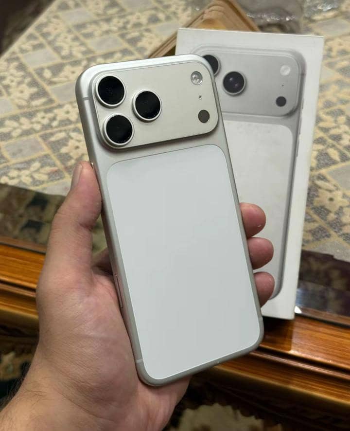 Apple iPhone 17 Pro Max 0