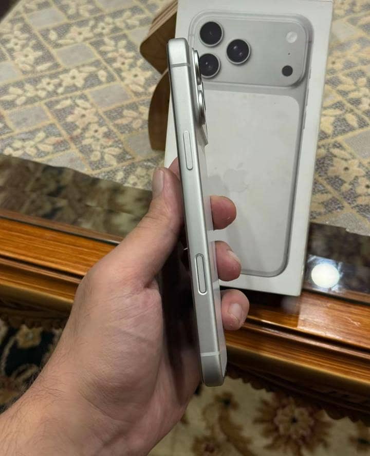 Apple iPhone 17 Pro Max 2