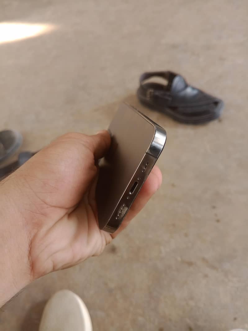 Apple iPhone 13 Pro 2