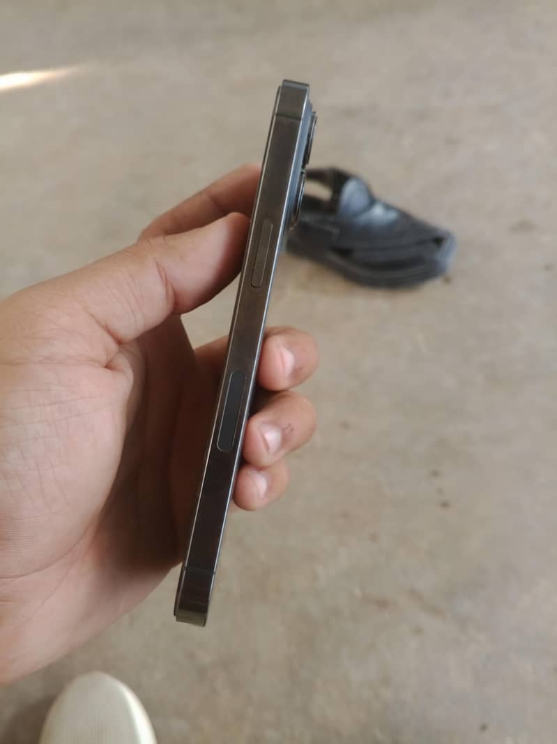 Apple iPhone 13 Pro 4