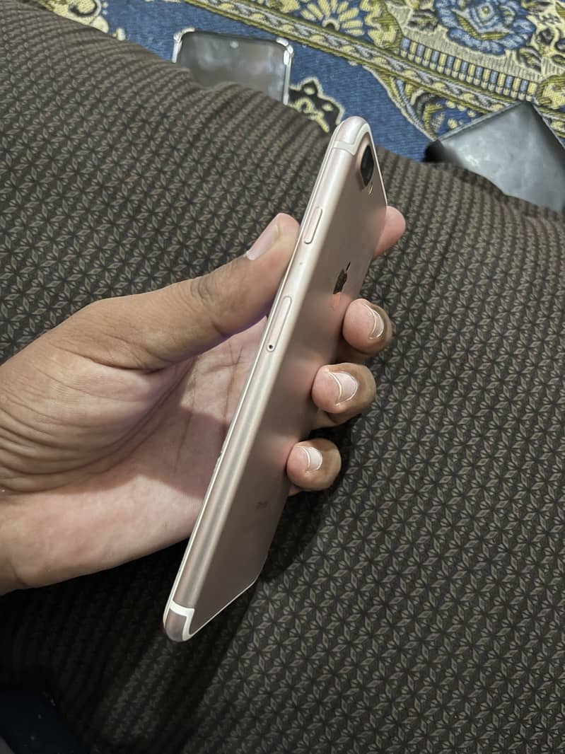 Apple iPhone 7 Plus 2