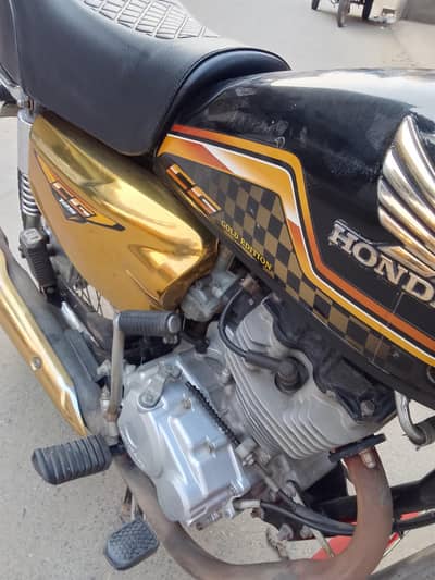 Honda 125 golden black self start